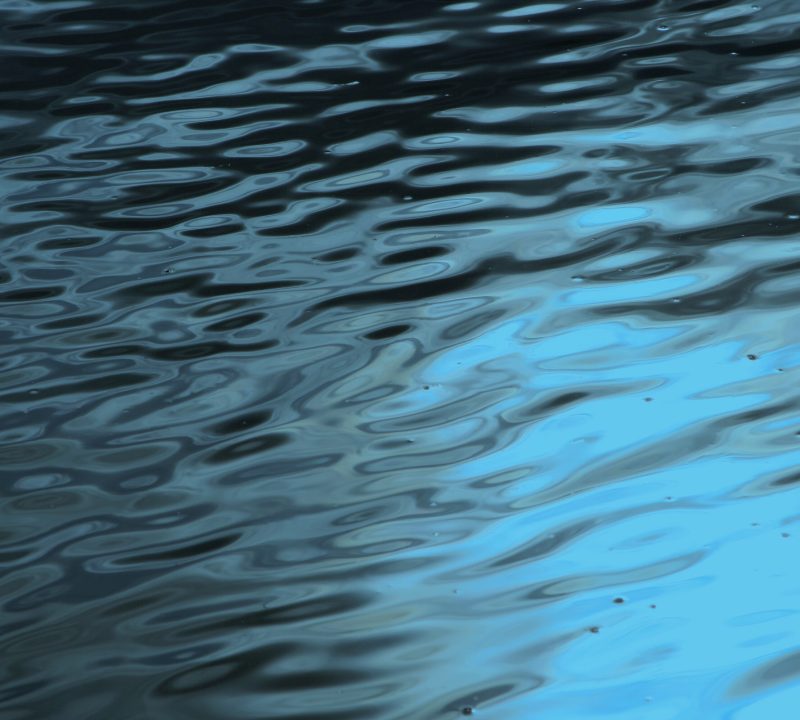 dark-blue-wavy-water-surface-with-light-glare_Lightroom